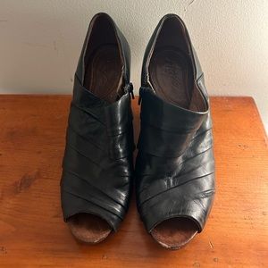 Select Shoes 2/$13 Naya  Genesis Black Leather Wedge Heel Side Zip Ankle Booties